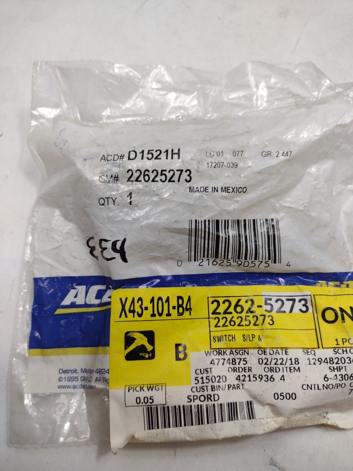 Genuine OEM GM Chevy Equinox Cruise Control Switch 2002-2007 22625273