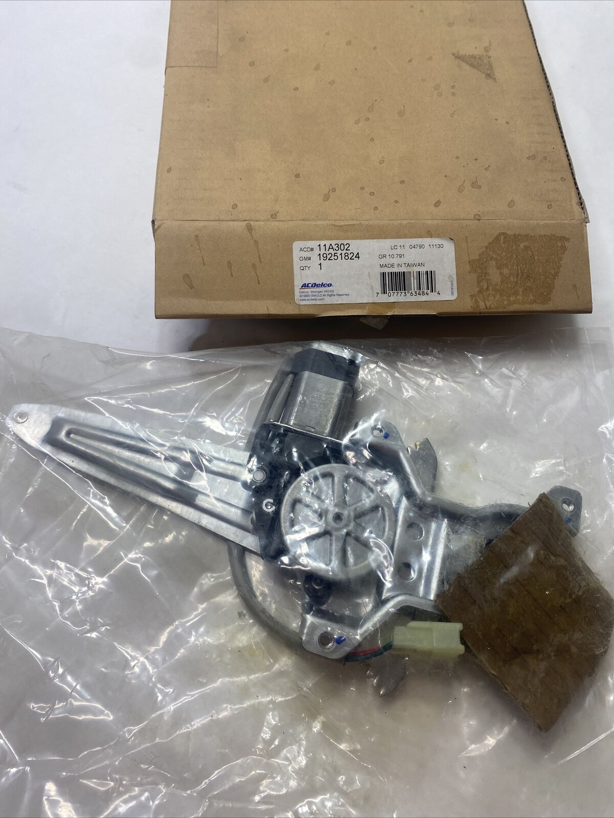 New OEM Genuine GM Rear Side Window Regulator Motor Assembly 19251824