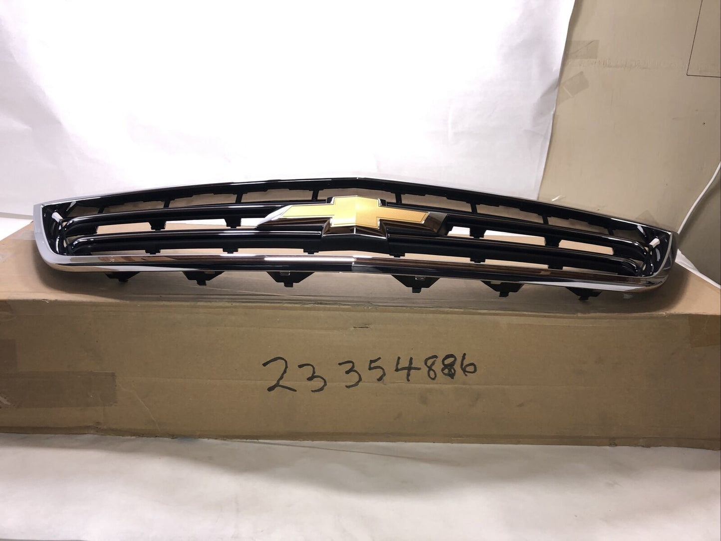 New OEM GM 2014-2020 Chevy Impala Front Bumper Upper Grille Chrome 23354886