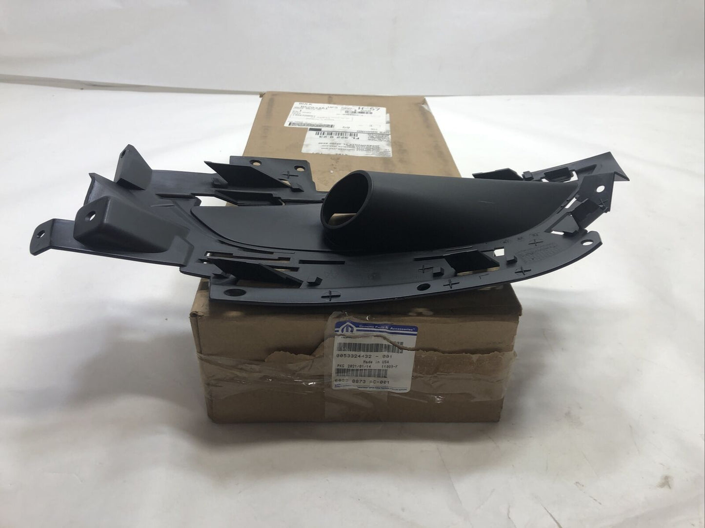 New OEM Genuine Mopar Chrysler 200 2015-2017 Fog Lamp Bezel 68228873AC