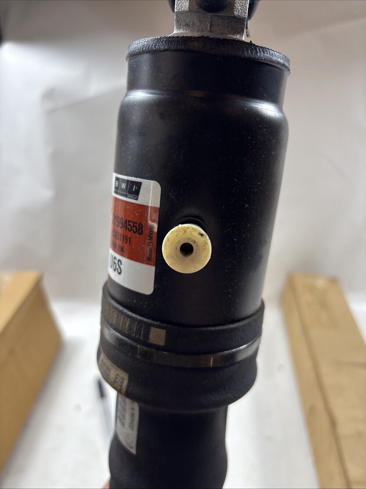 Genuine OEM GM Cadillac Escalade Rear Shock Absorber 2000-2006 19331452