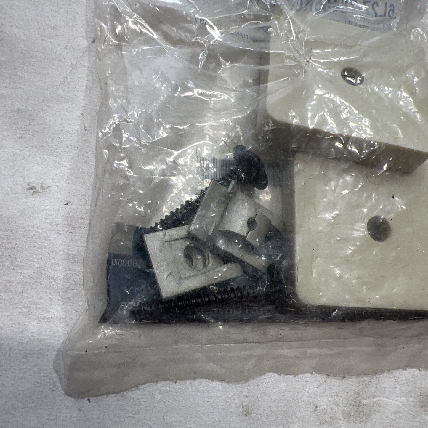 New OEM Genuine Ford Explorer 2006-2010 Front Molding Retainer 6L2Z78465K00A