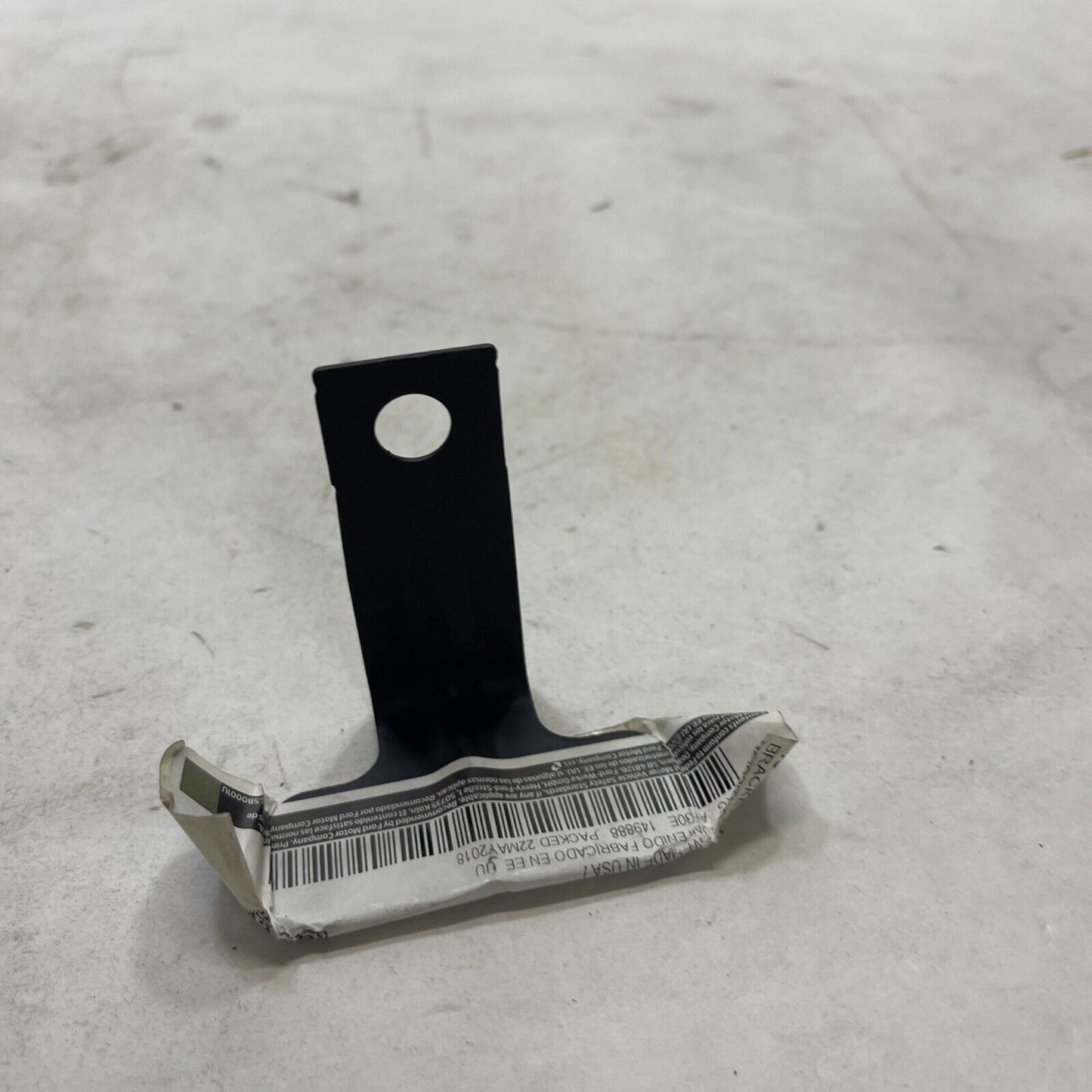 New OEM Genuine Ford Taurus 2009-2019 Rear Fender Bracket 8A5Z16K039A