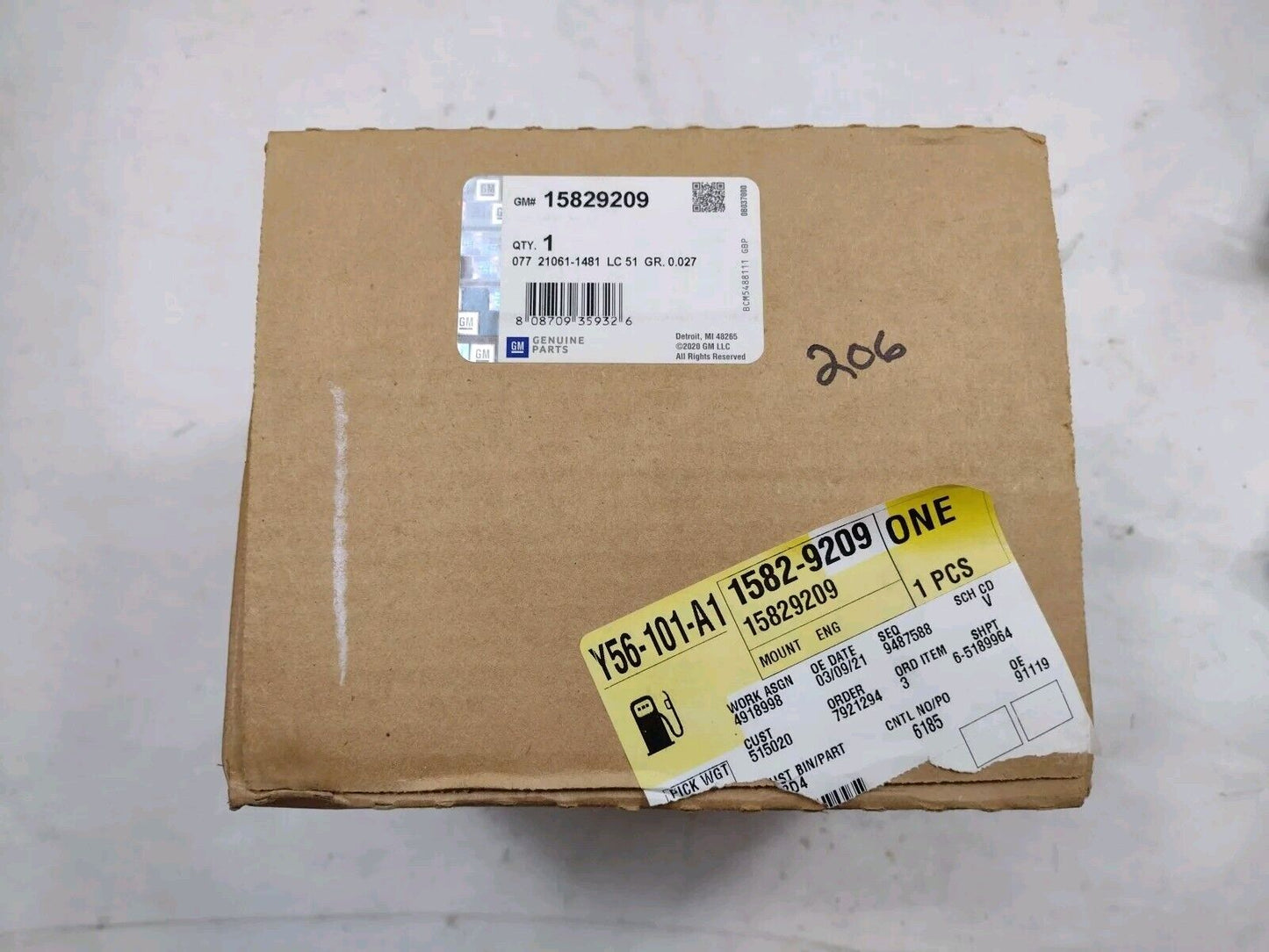 Genuine OEM GM Chevy Silverado 1500 Engine Mount 15829209