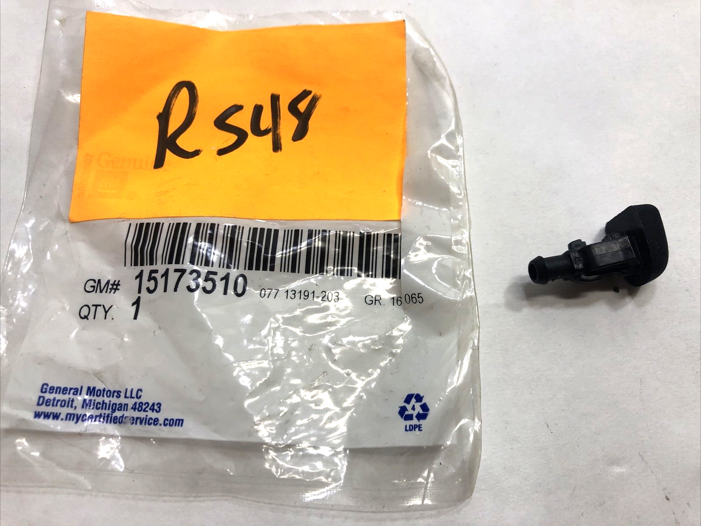 NEW GENUINE OEM GM  Windshield Washer Spray Nozzle 03-12 15173510