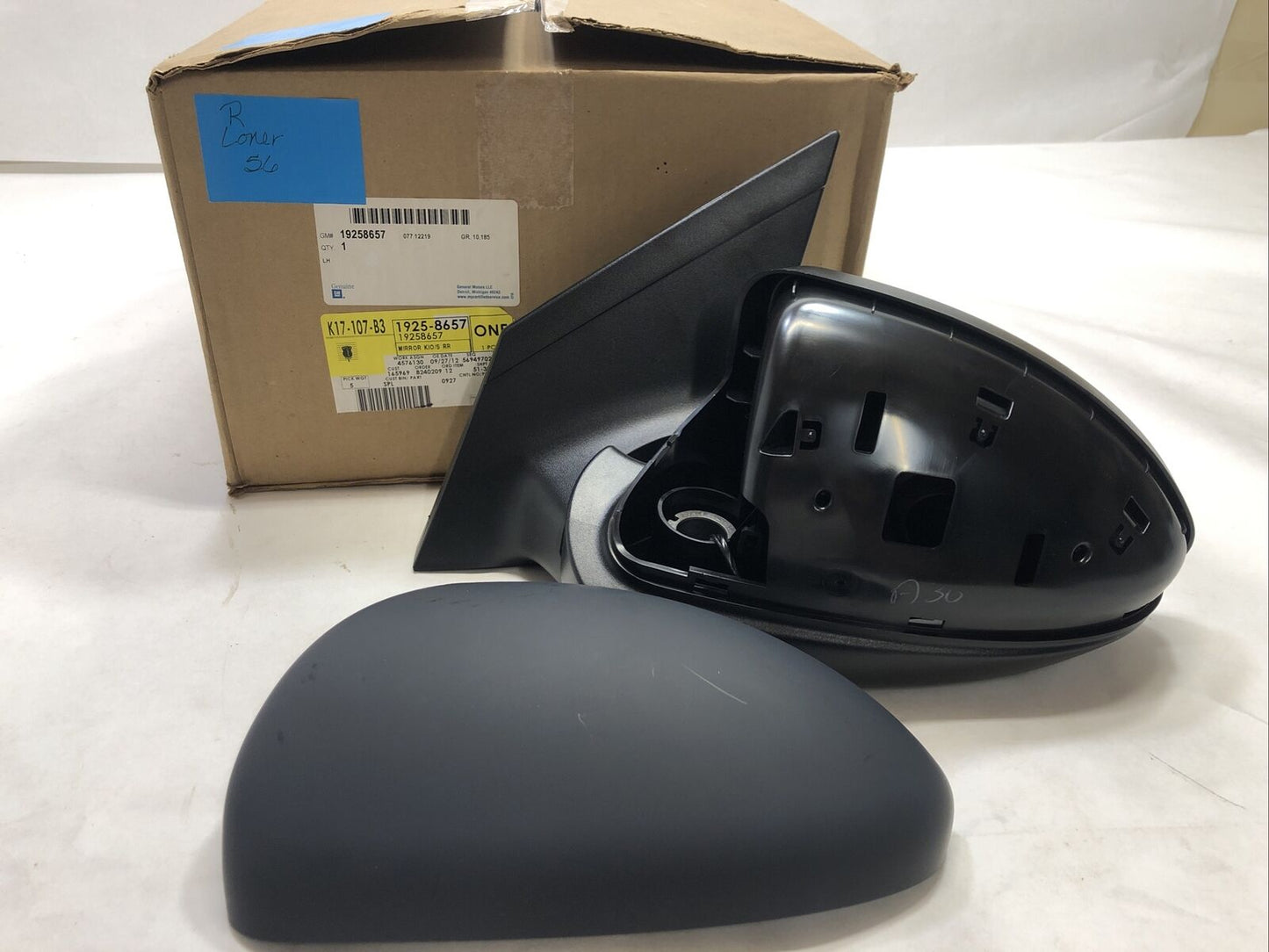 New OEM Genuine GM Chevrolet 2011-16 Driver's Side Door Mirror Assembly 19258657