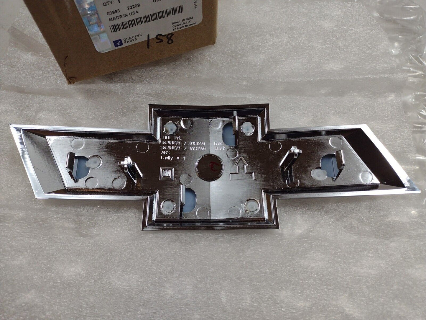 Genuine OEM GM Chevrolet Colorado Exterior Emblem Kit Bow-Tie 2021-2022 84616680