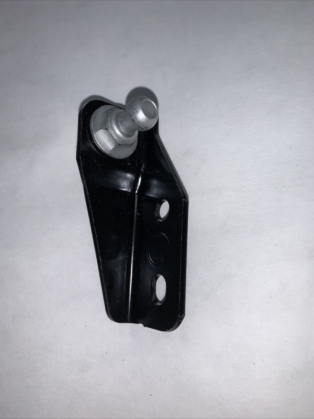 New OEM GM Chevy Equinox Lift Cylinder Upper Bracket Right 2005 15243644