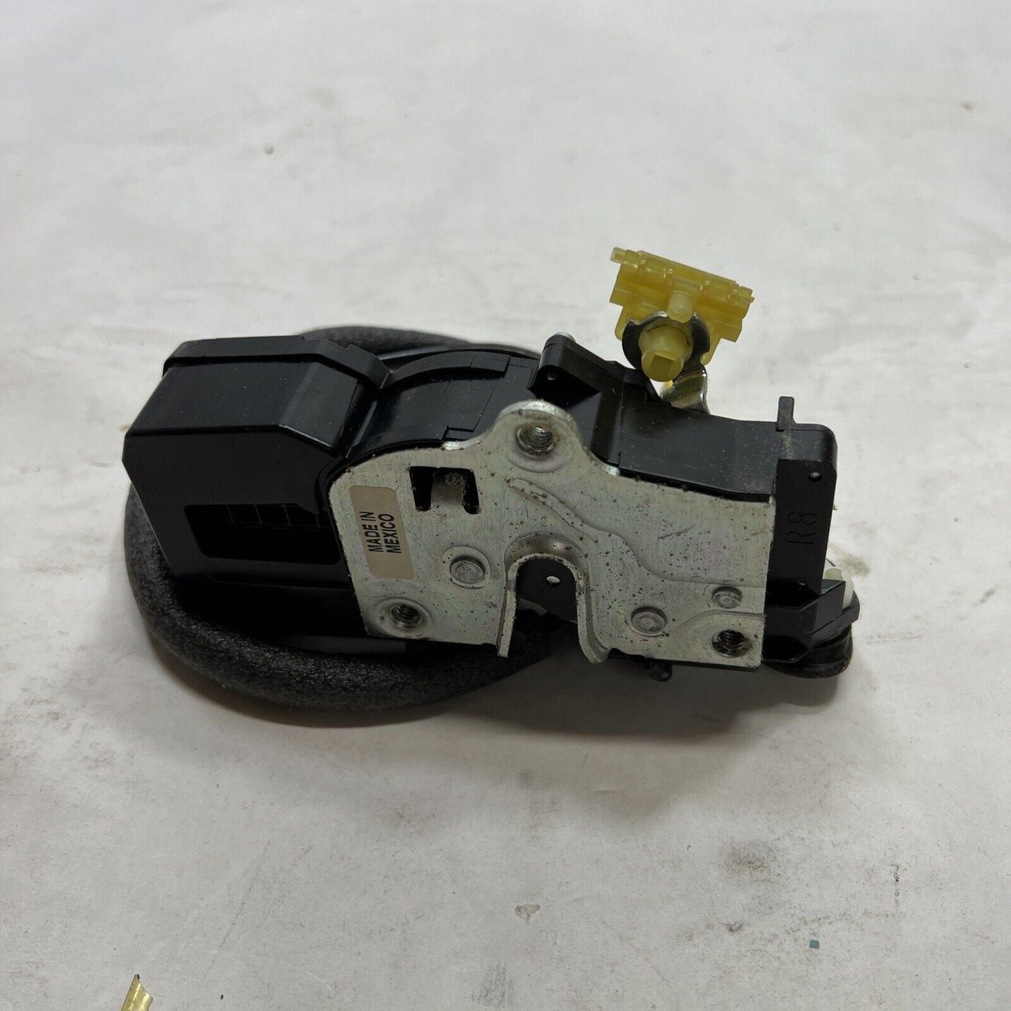 New OEM Genuine GM Right Passenger Side Rear Door Latch Lock Assembly 20790500