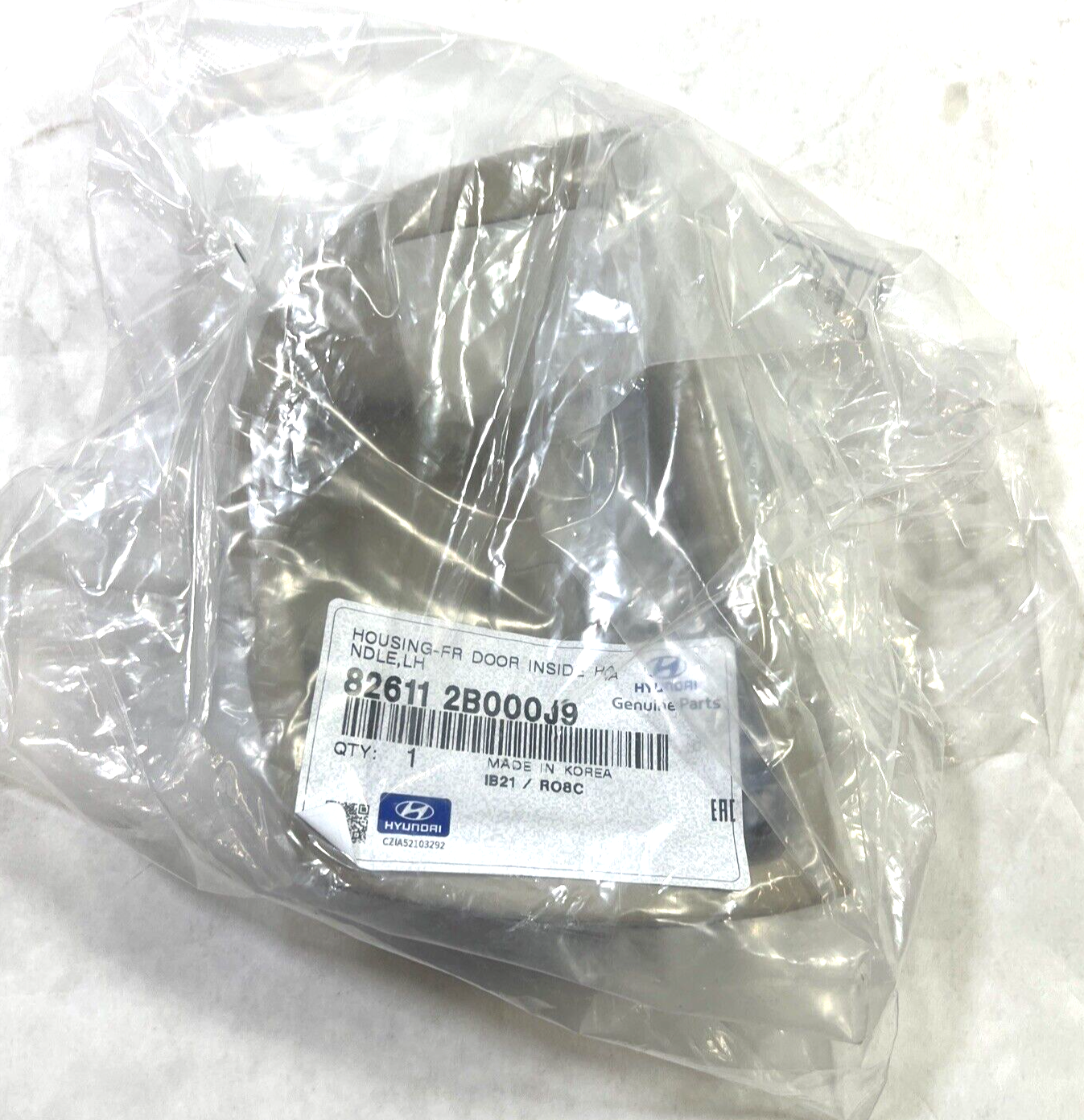 Genuine OEM Hyundai Santa Fe Front Door Cap Cover Kia 2006-2012 826112B000J9