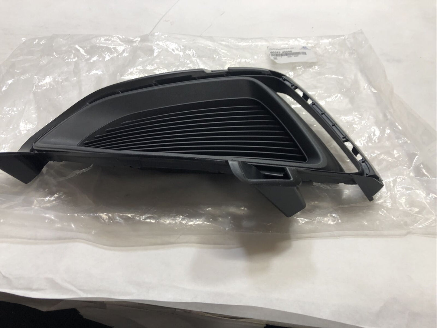 New OEM Genuine Hyundai Driver &Passenger Side Fog Light Cover 86523J0000