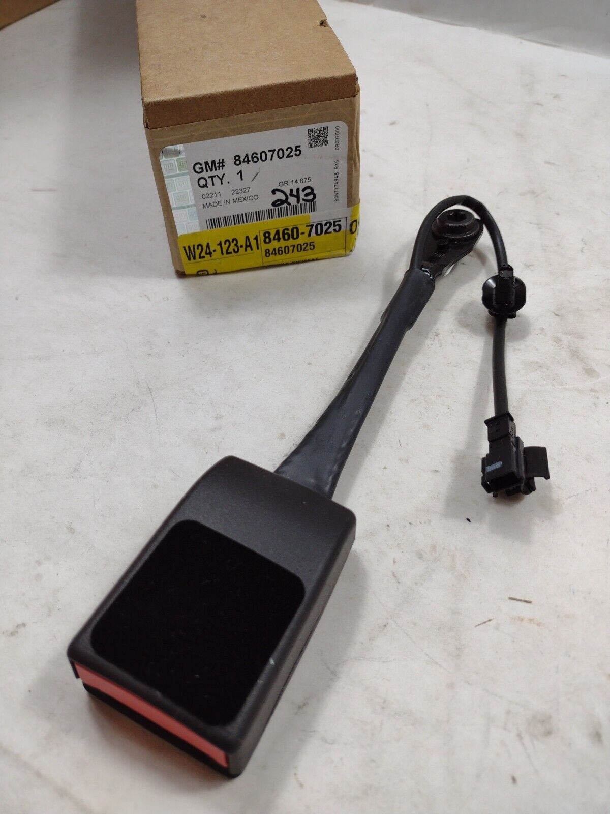 Genuine OEM GM Chevrolet Equinox Seat Belt Receptacle 2018-2024 84607025