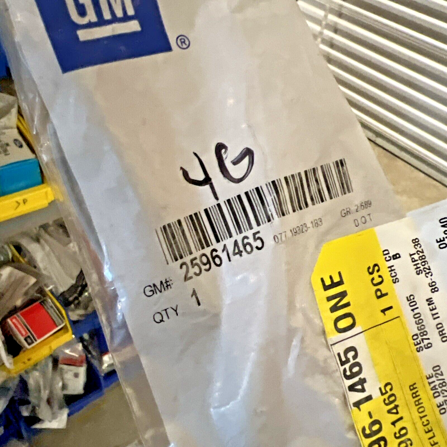 Genuine OEM GM Chevrolet Rear Left Driver Side Bumper Reflector 11-15 25961465