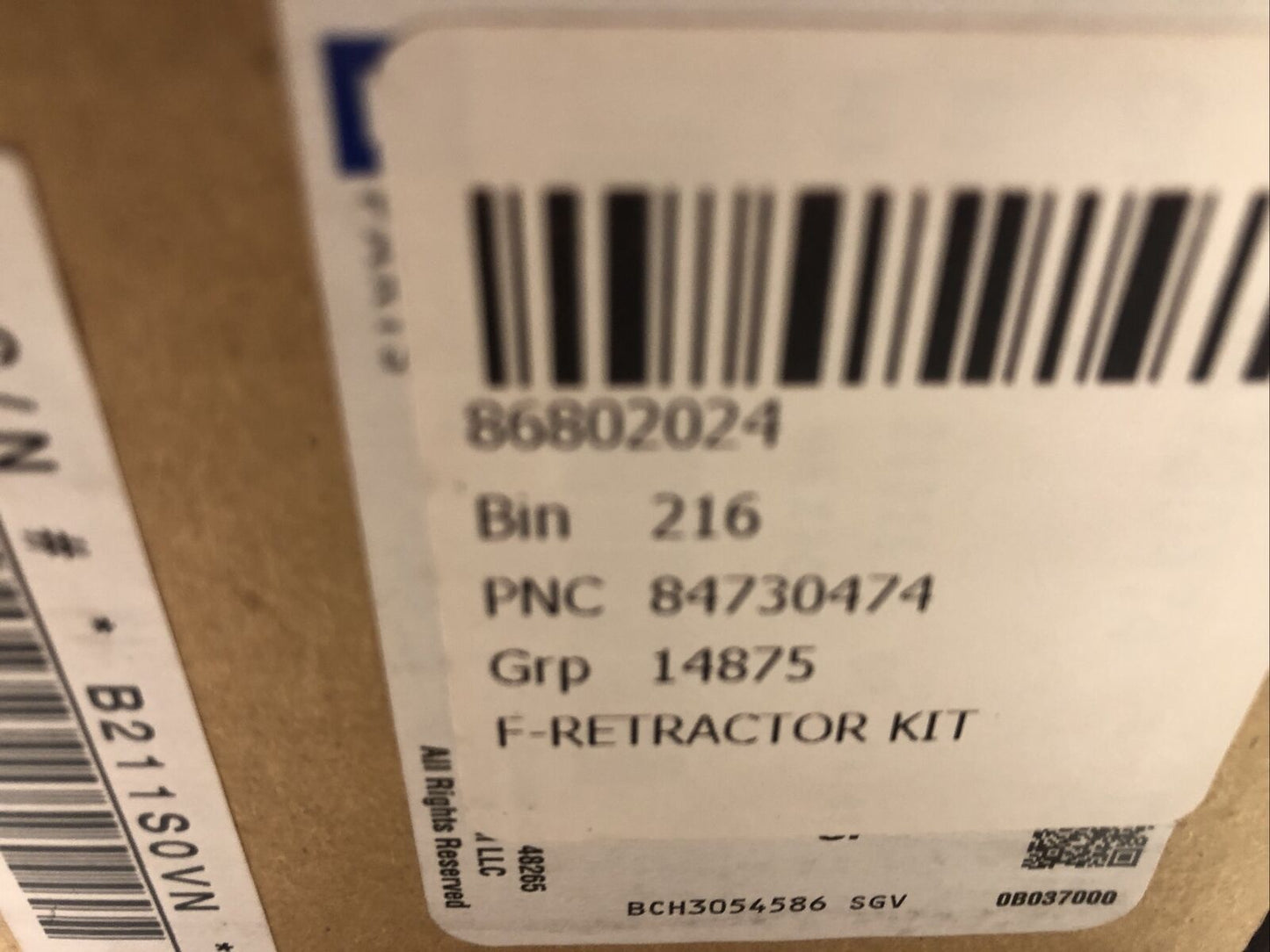 New OEM Genuine GM Right Passenger Side Second Row Seat Belt Retractor 86802024