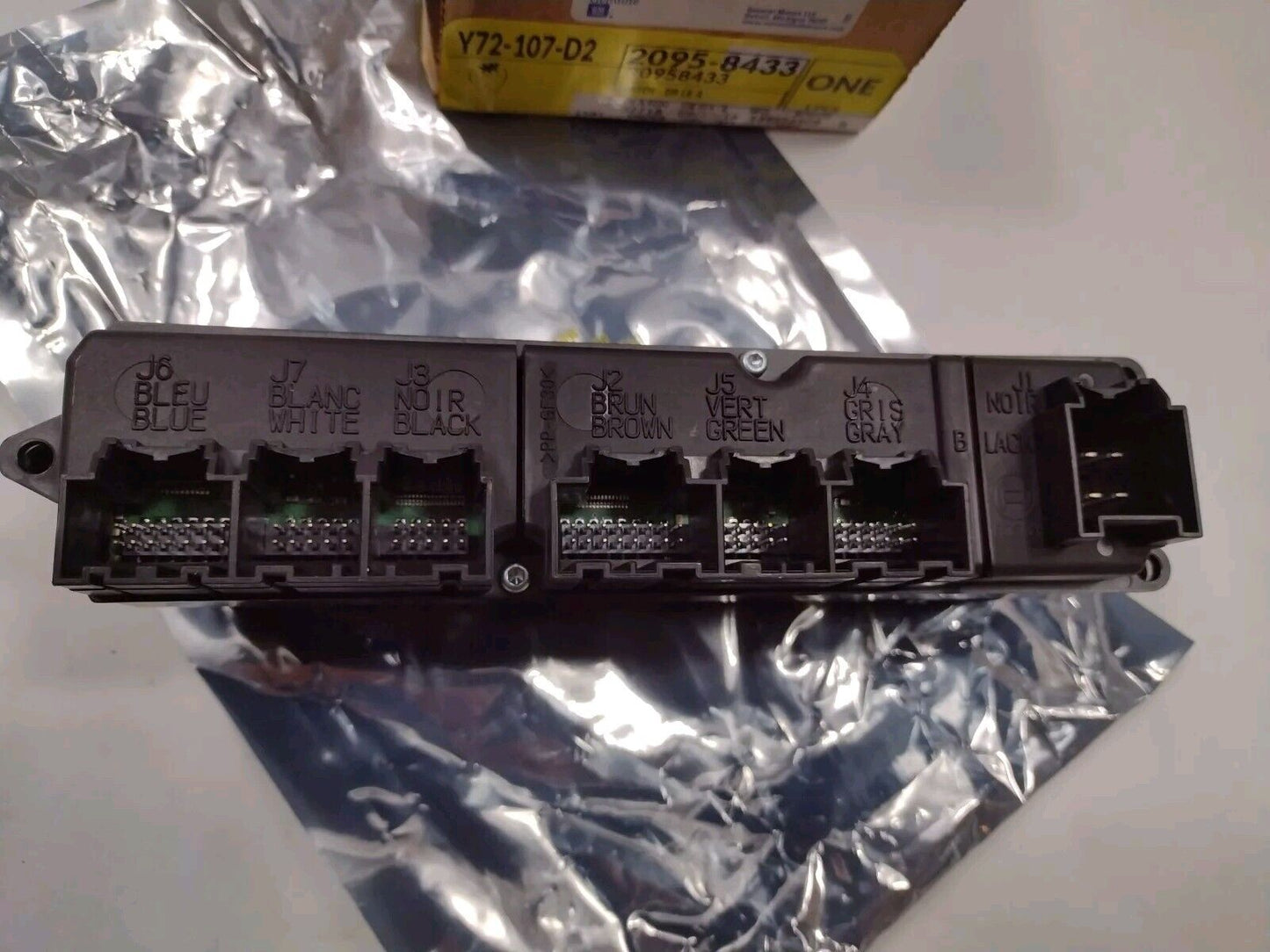 Genuine OEM GM Driver Side Door Lock and Window Switch 20958433