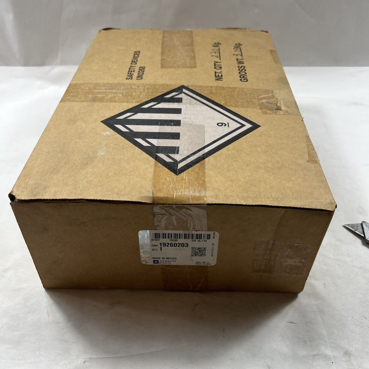 Genuine OEM GM Driver Seat Belt with Retractor and Pre-Tensioner 12-13 19260203