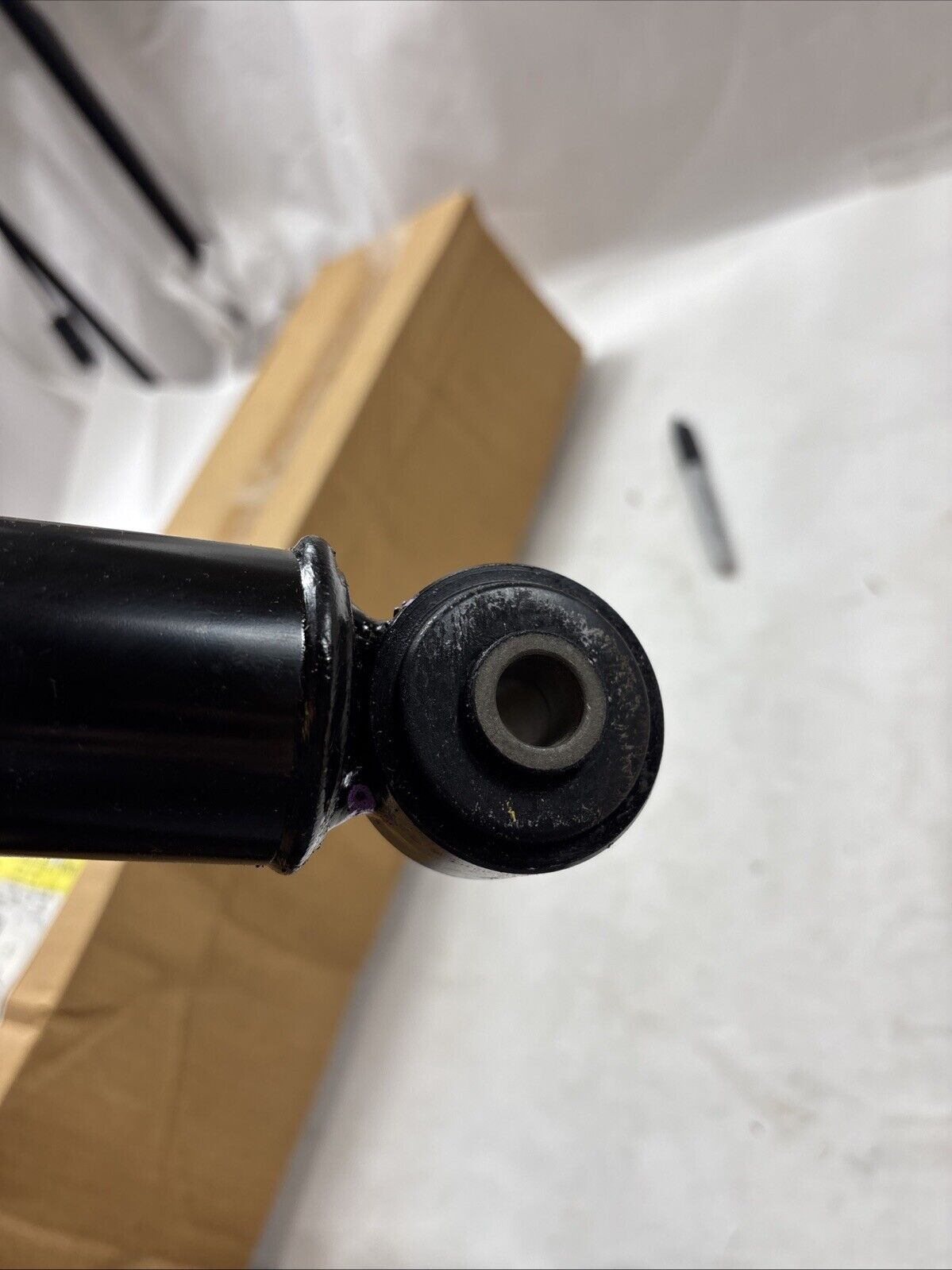 Genuine OEM GM Cadillac Escalade Rear Shock Absorber 2000-2006 19331452