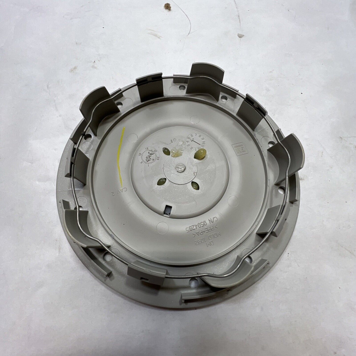 New OEM GM 2000-2001 Chevy Malibu Wheel Hub Center Cap 9594280