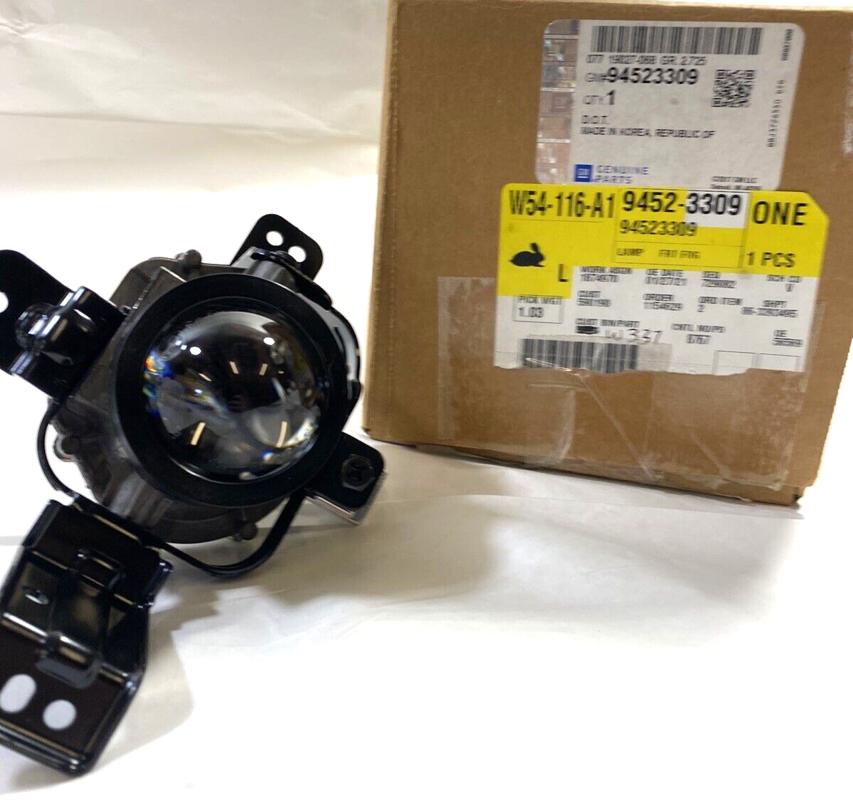 Genuine OEM GM Chevrolet Front Right Passenger Side Fog Light Lamp 94523309