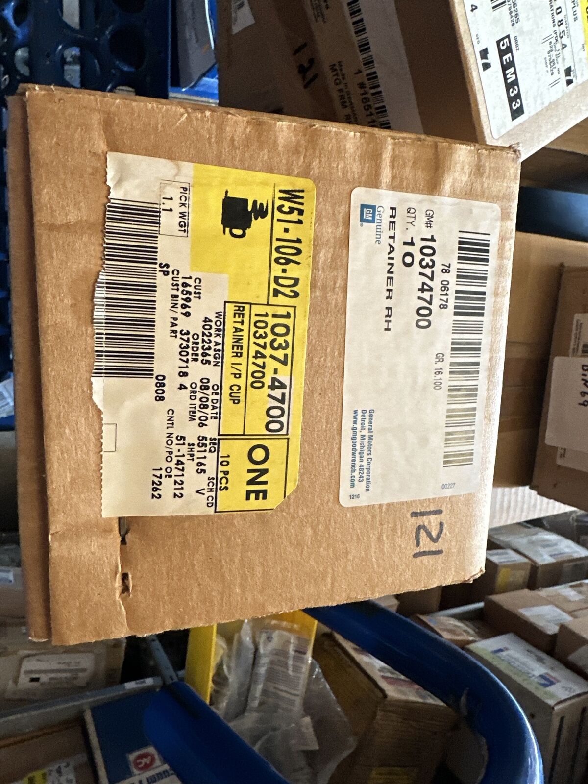 New OEM Genuine GM Passenger Side Instrument Panel Cup Holder Retainer 10374700