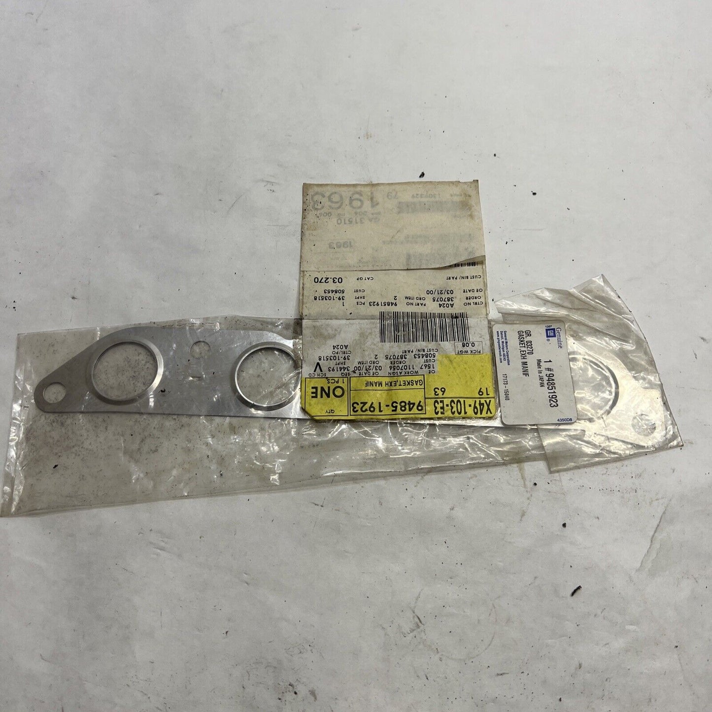 New OEM General Motors Exhaust Manifold Gasket 94851923