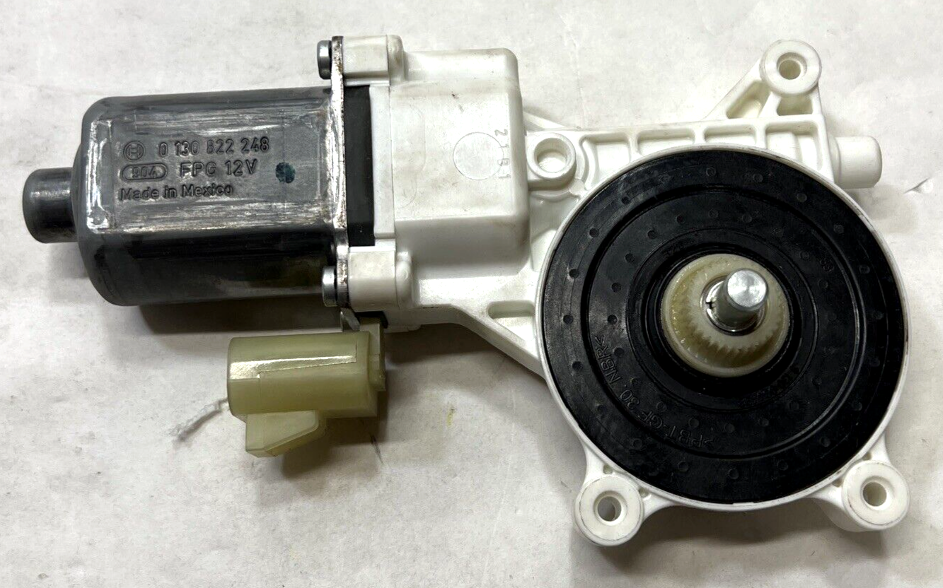 New OEM Genuine GM Chevrolet 04-12 Left Driver Side Door Window Motor 15781323