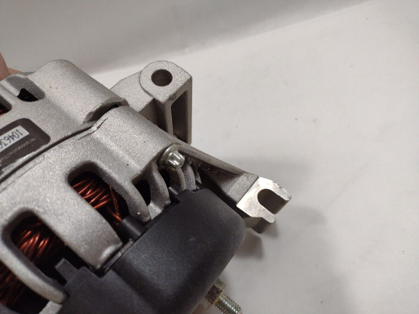 Genuine OEM GM Chevrolet Cavalier Alternator 1996-2002  10463638 ACDelco 3211097