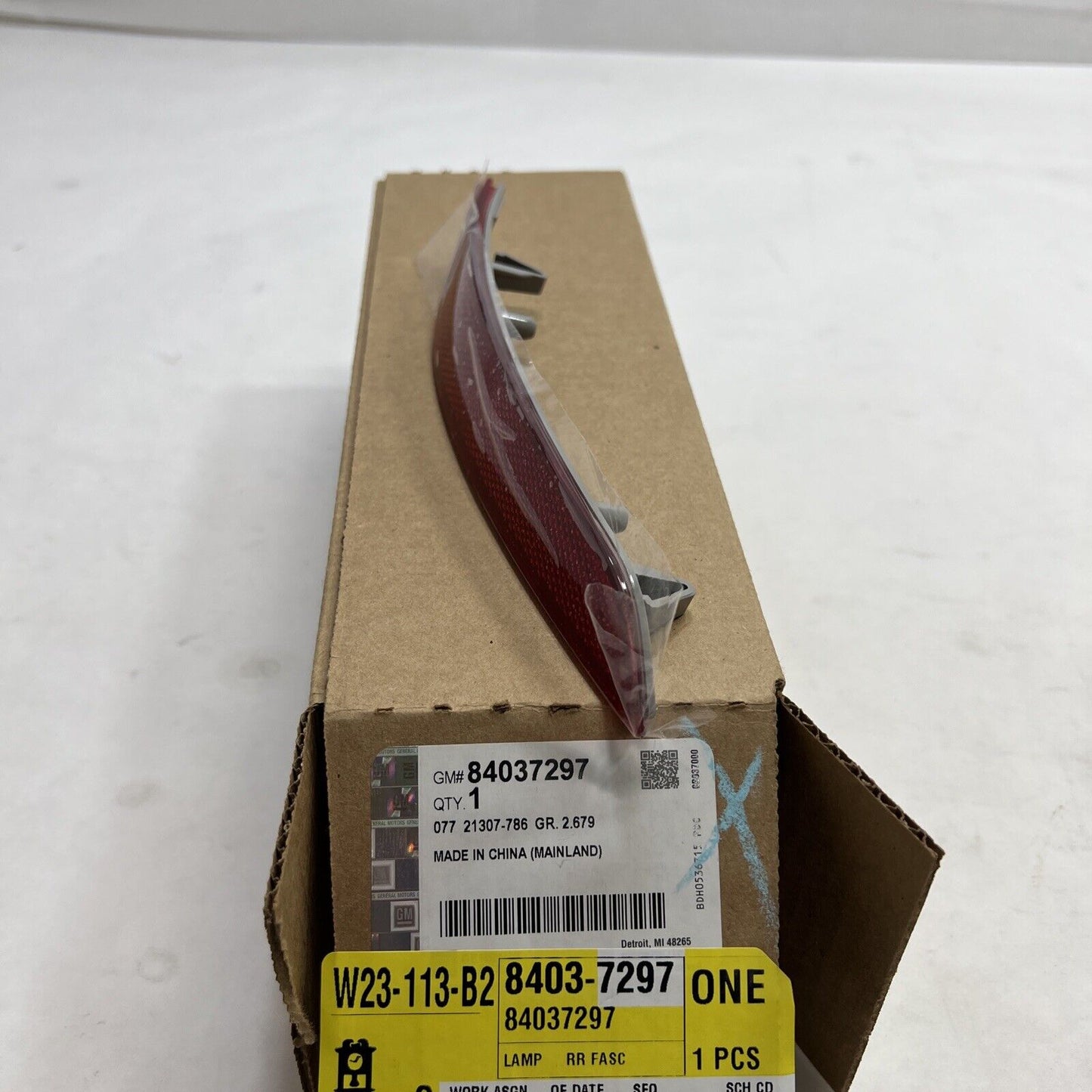 New OEM Genuine GM Cruze 2016-2019 Right Passenger Side Reflector 84037297