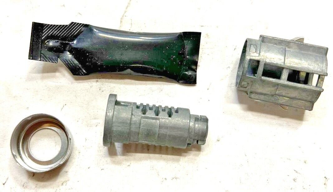 New OEM Genuine GM Silverado Suburban Tahoe End Gate Lock Cylinder 88944026