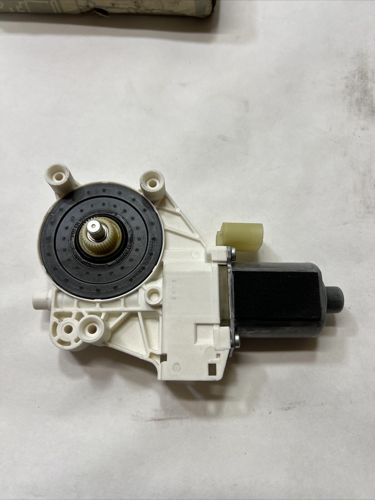 New OEM Genuine Mercedes Sprinter Van 07-09 Right Motor Power Window A0068205542