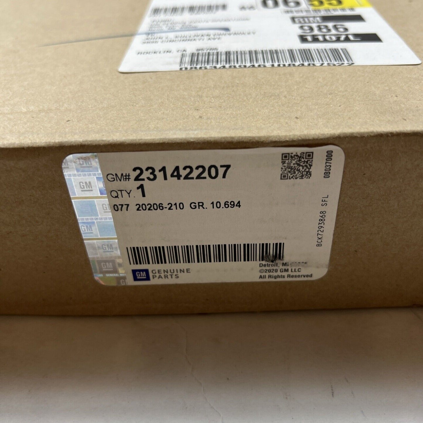 Genuine OEM GM Cadillac XTS Front Side Door Auxiliary Weatherstrip 23142207