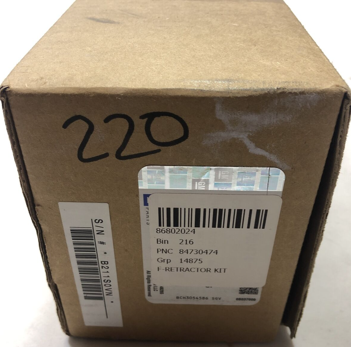 New OEM Genuine GM Right Passenger Side Second Row Seat Belt Retractor 86802024