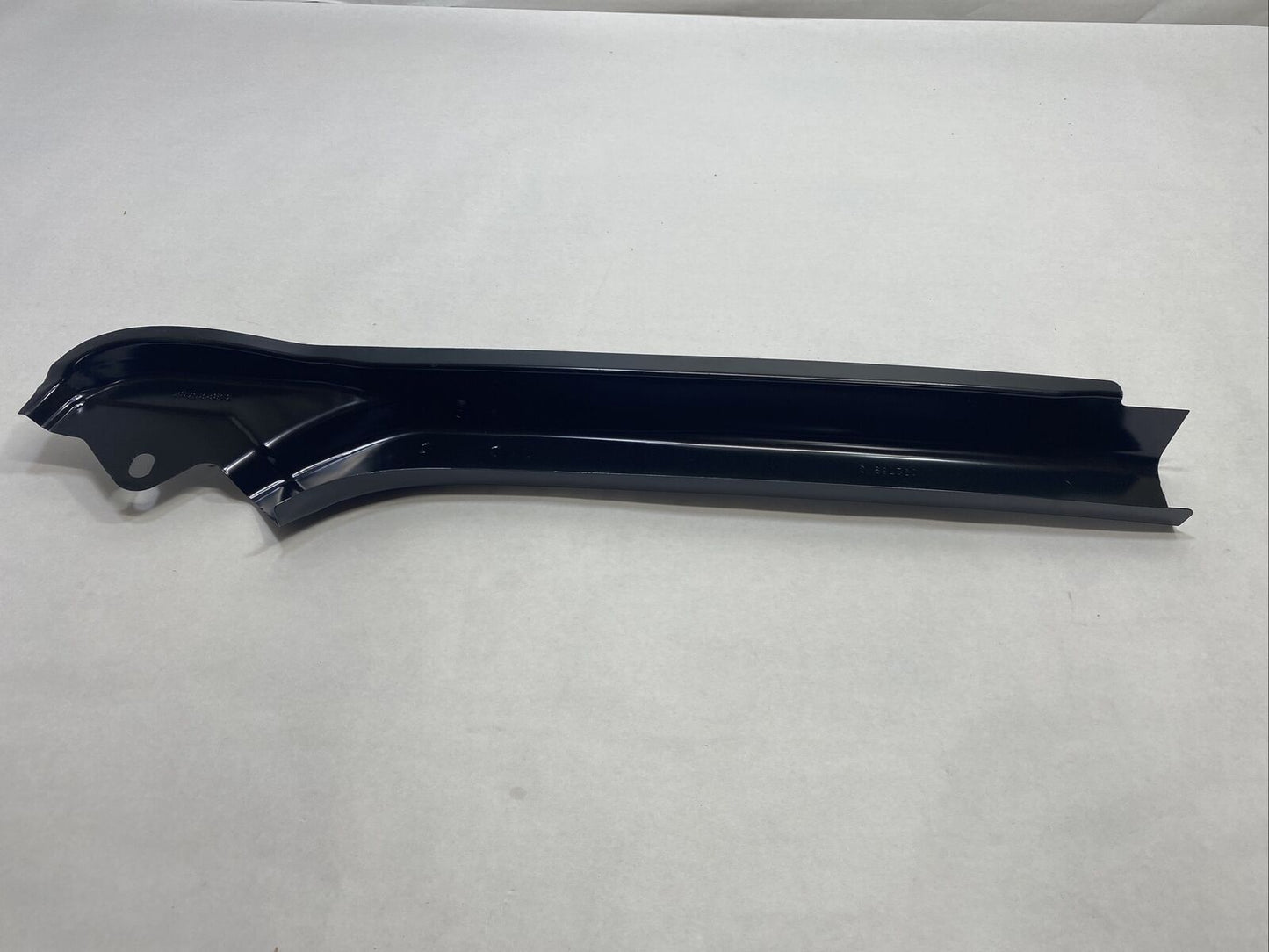 New OEM GM Pontiac Aztec Panel Bracket 2001-2005 10305769