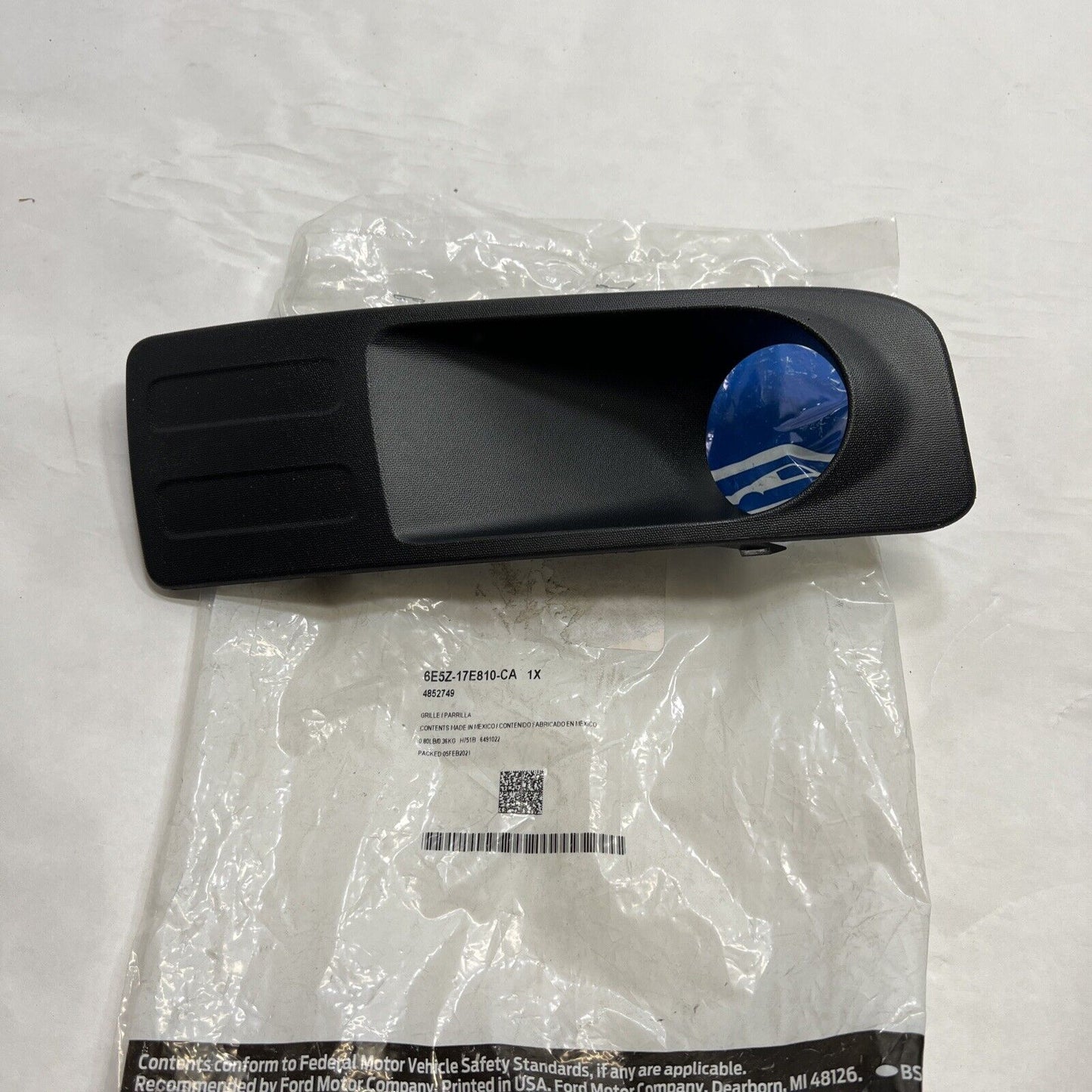 New OEM Genuine Ford Fusion 2006-2009 Right Grille Bumper Cover 6E5Z17E810CA