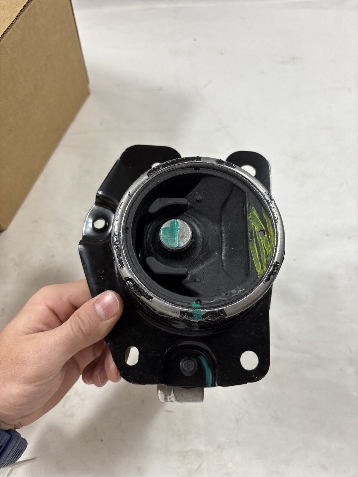 Genuine OEM GM Chevrolet Equinox Trans Mount 2010-2017 20840183