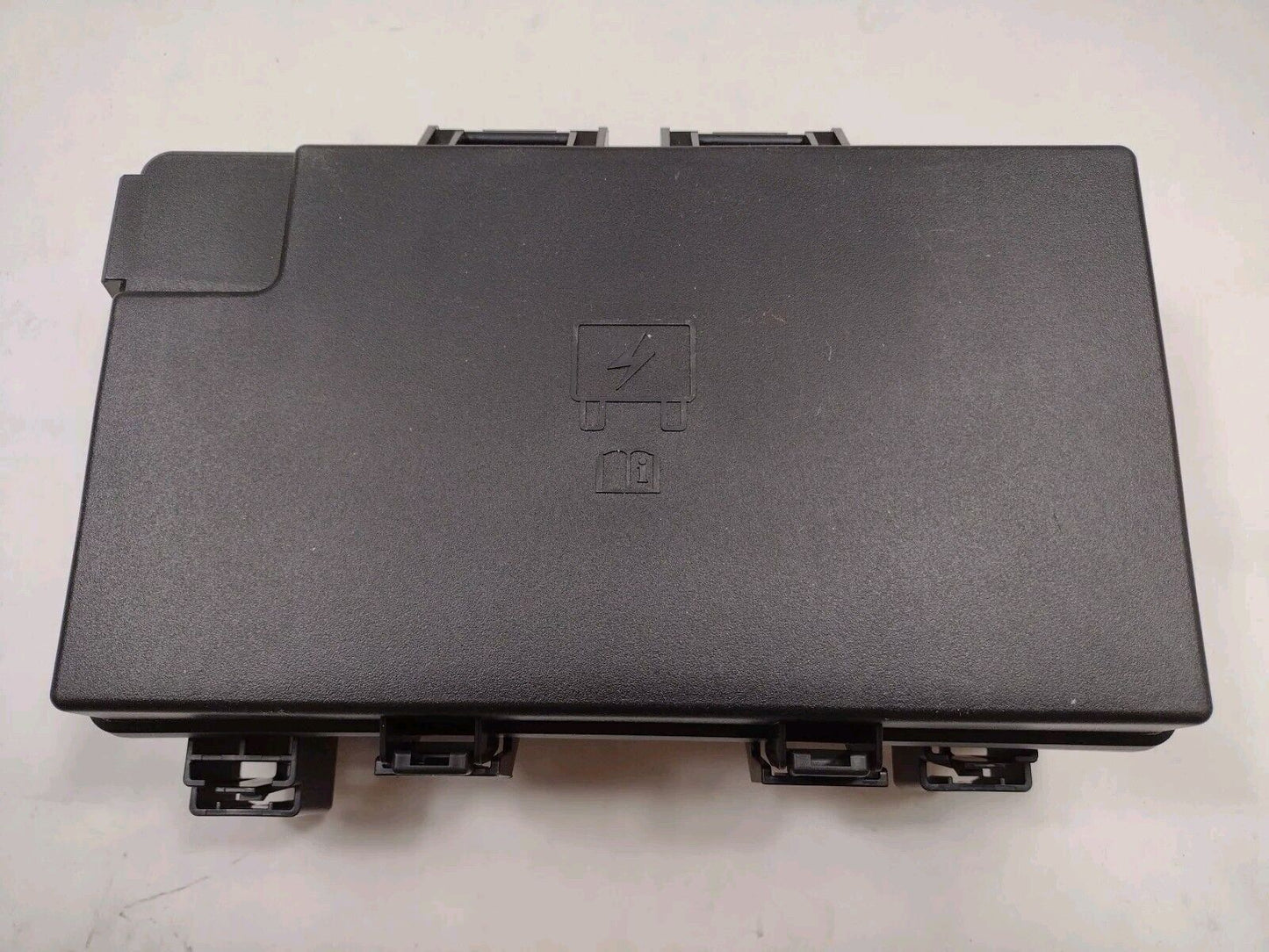 Genuine OEM Mopar Dodge Durango Intelligent Power Distribution Center 68251629AD