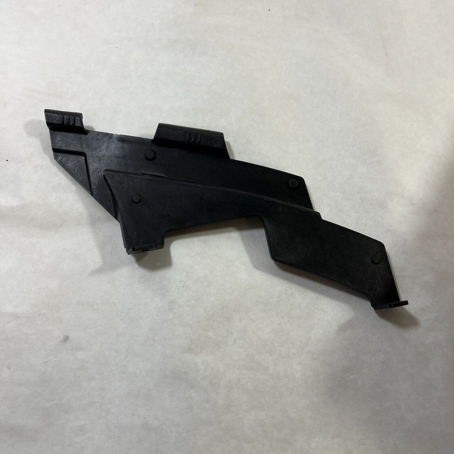 Genuine OEM GM Chevy Right Passenger Side Lower Headlight Bracket 07-14 15909904