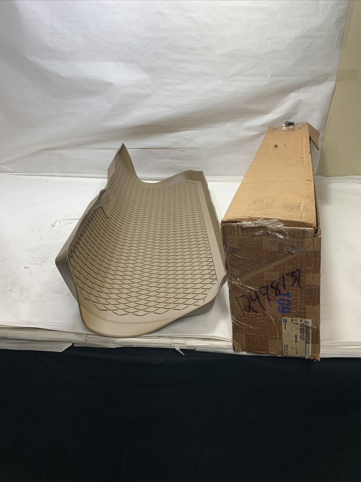 New OEM GM Floor Mat 12498137