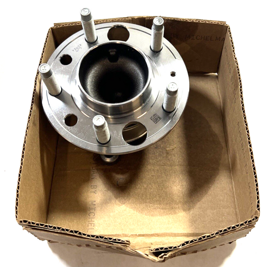 Genuine OEM GM Encore GX Trailblazer  Rear Wheel Hub 2020-2023 13546940