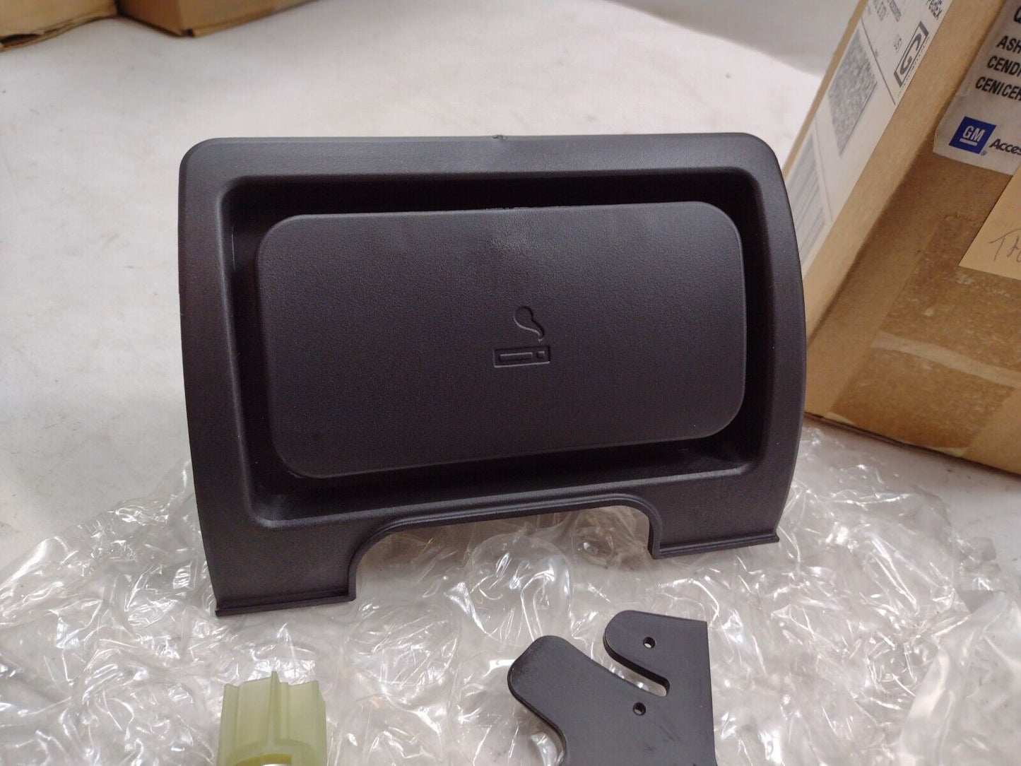 Genuine OEM GM Chevrolet Silverado 1500 Smokers Package 2014-2019 22778446