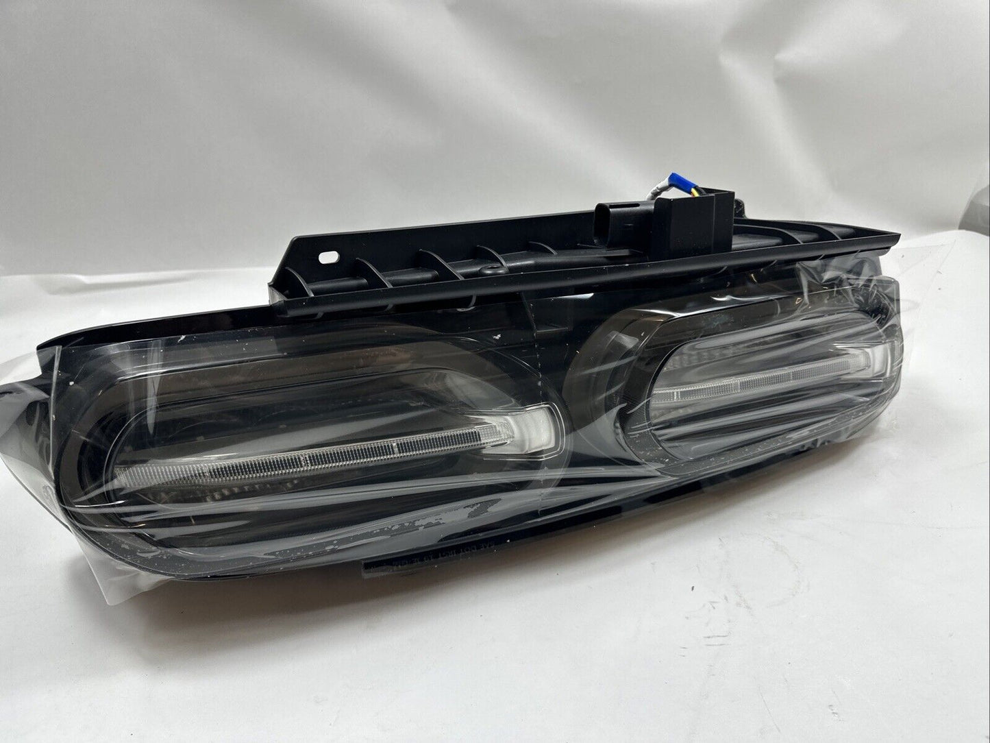 Genuine OEM GM Rear Right Side LED Smoked Tail Light Lamp 2019-2024 84725130