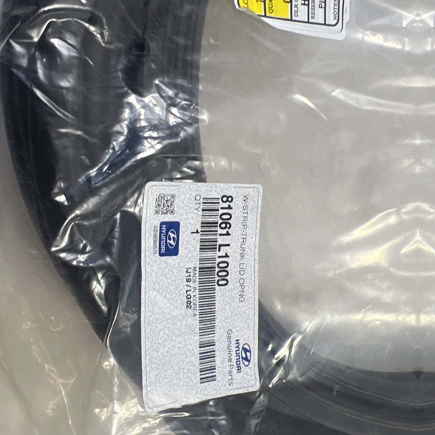 Genuine OEM Hyundai Sonata Weatherstrip Trunk Lid Opening 2020-2023 81061L1000