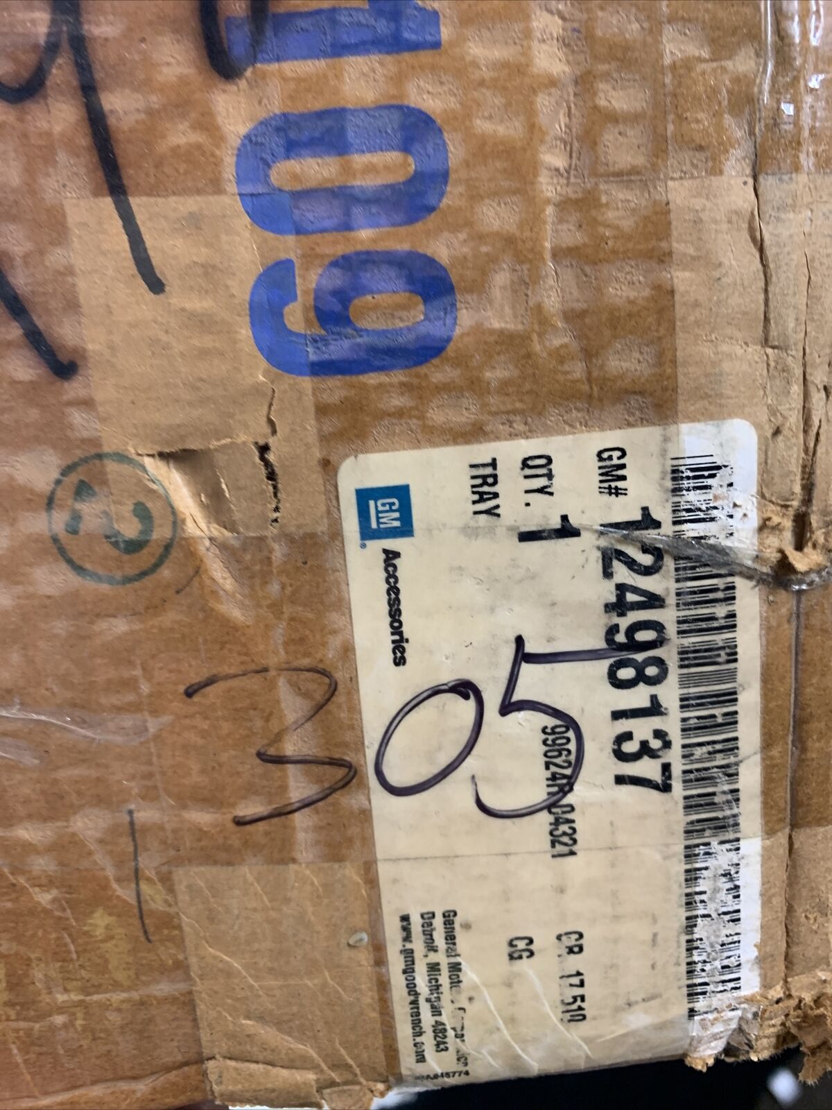 New OEM GM Floor Mat 12498137