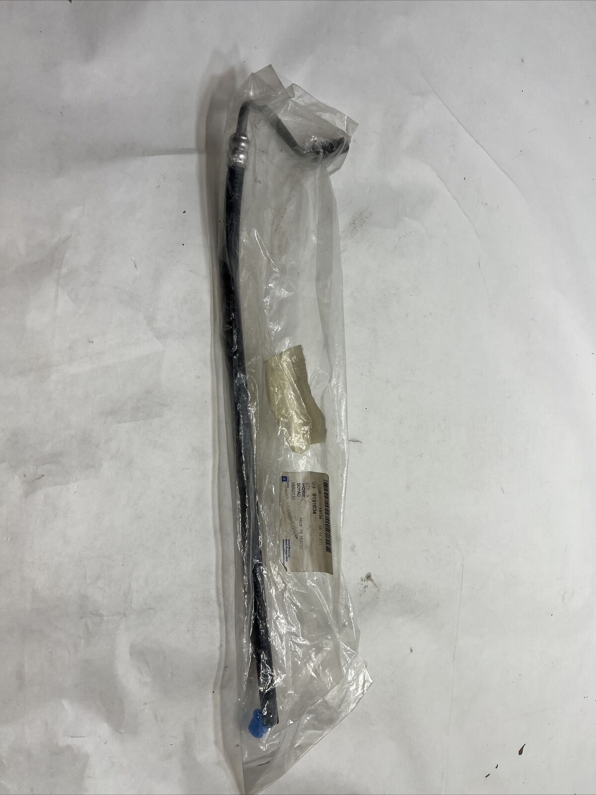 New OEM Genuine GM Saturn Hose  2000-04 9191634