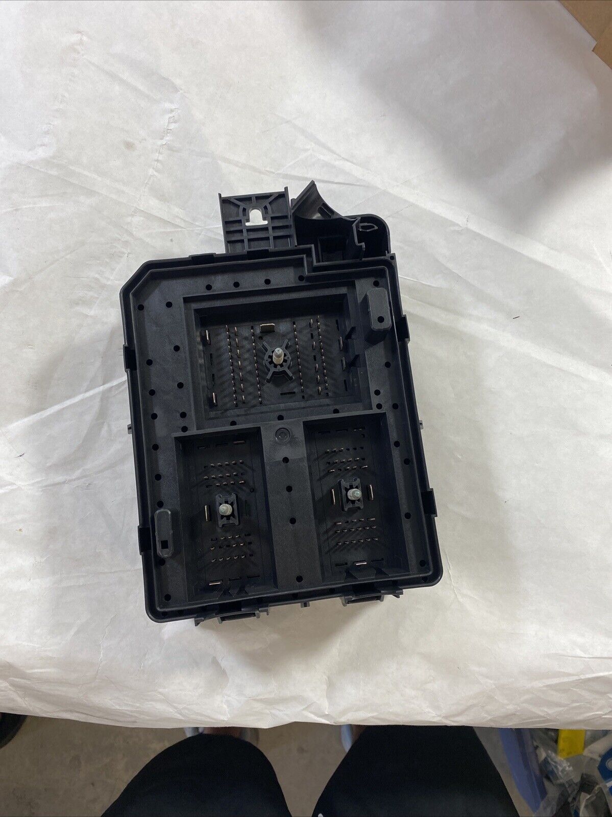 Genuine OEM GM Chevrolet Engine Wiring Harness Junction Block 2018-2021 42624875