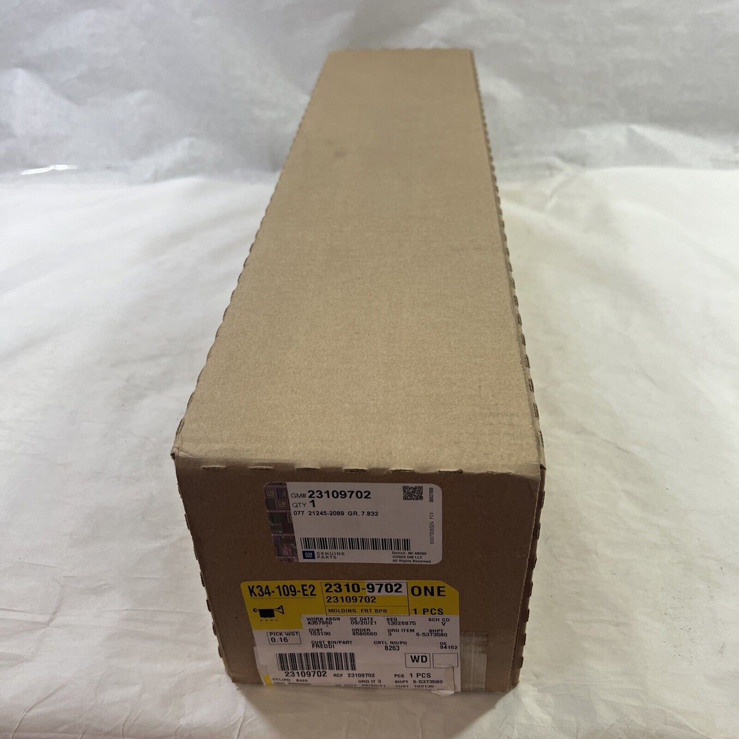 Genuine OEM GM Regal Right Passenger Side Bumper Trim Molding 2015-2017 23109702