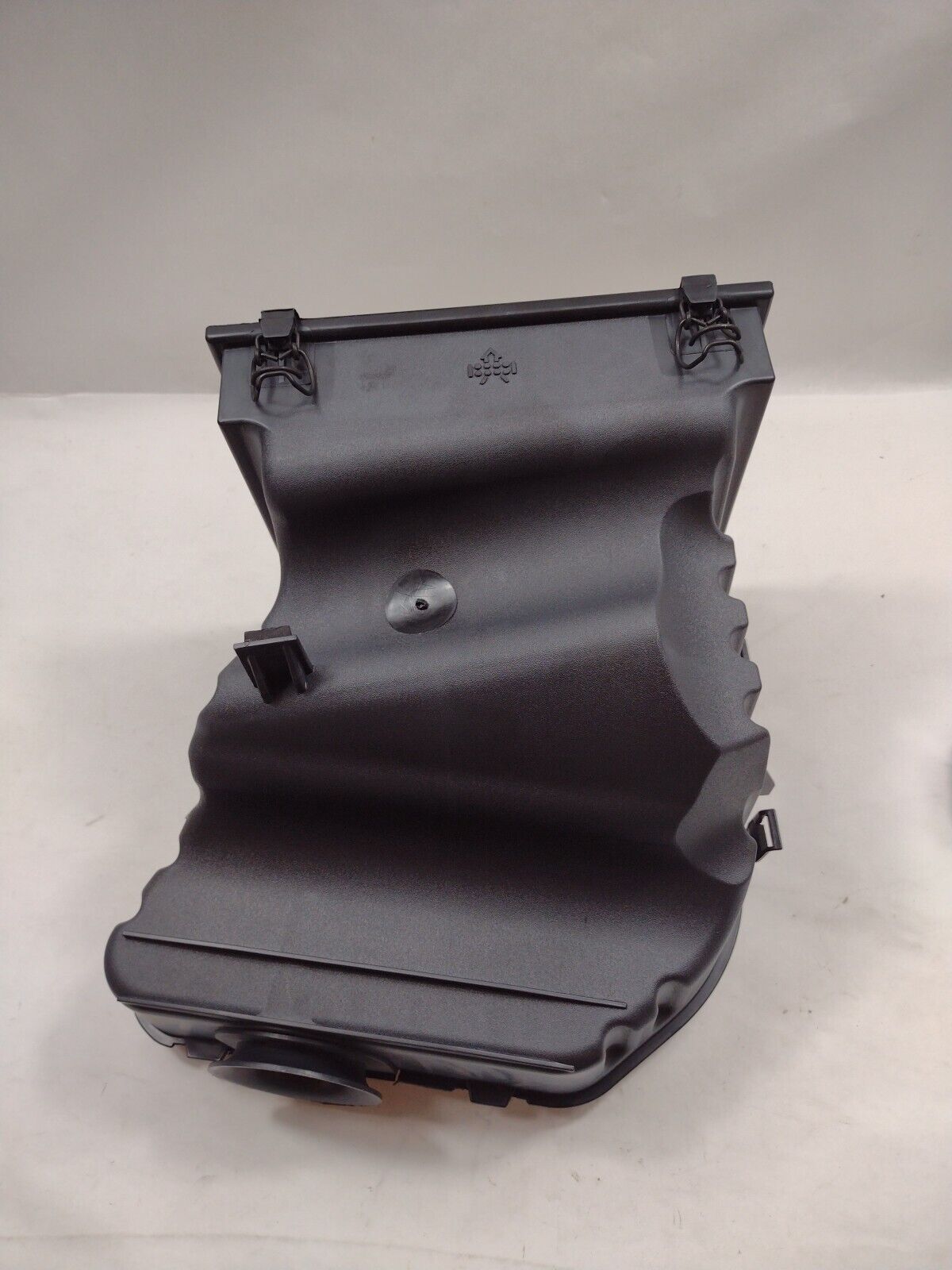 Genuine OEM GM Chevrolet Impala Air Cleaner Housing 2006-2011 10350736