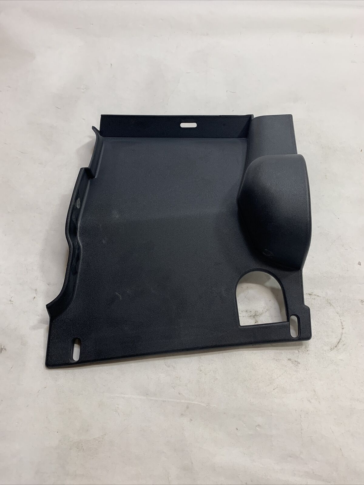 New OEM GM 95-97 Chevy S10 Lower Dash Trim Panel below glove box Panel 15719872