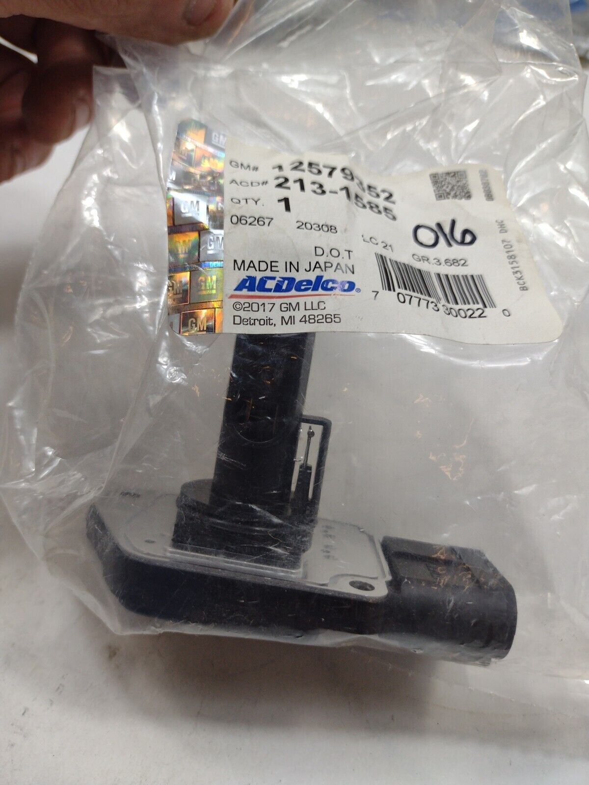 Genuine OEM GM Chevy Malibu Mass Air Flow Sensor 12579352 ACDelco 213-1585