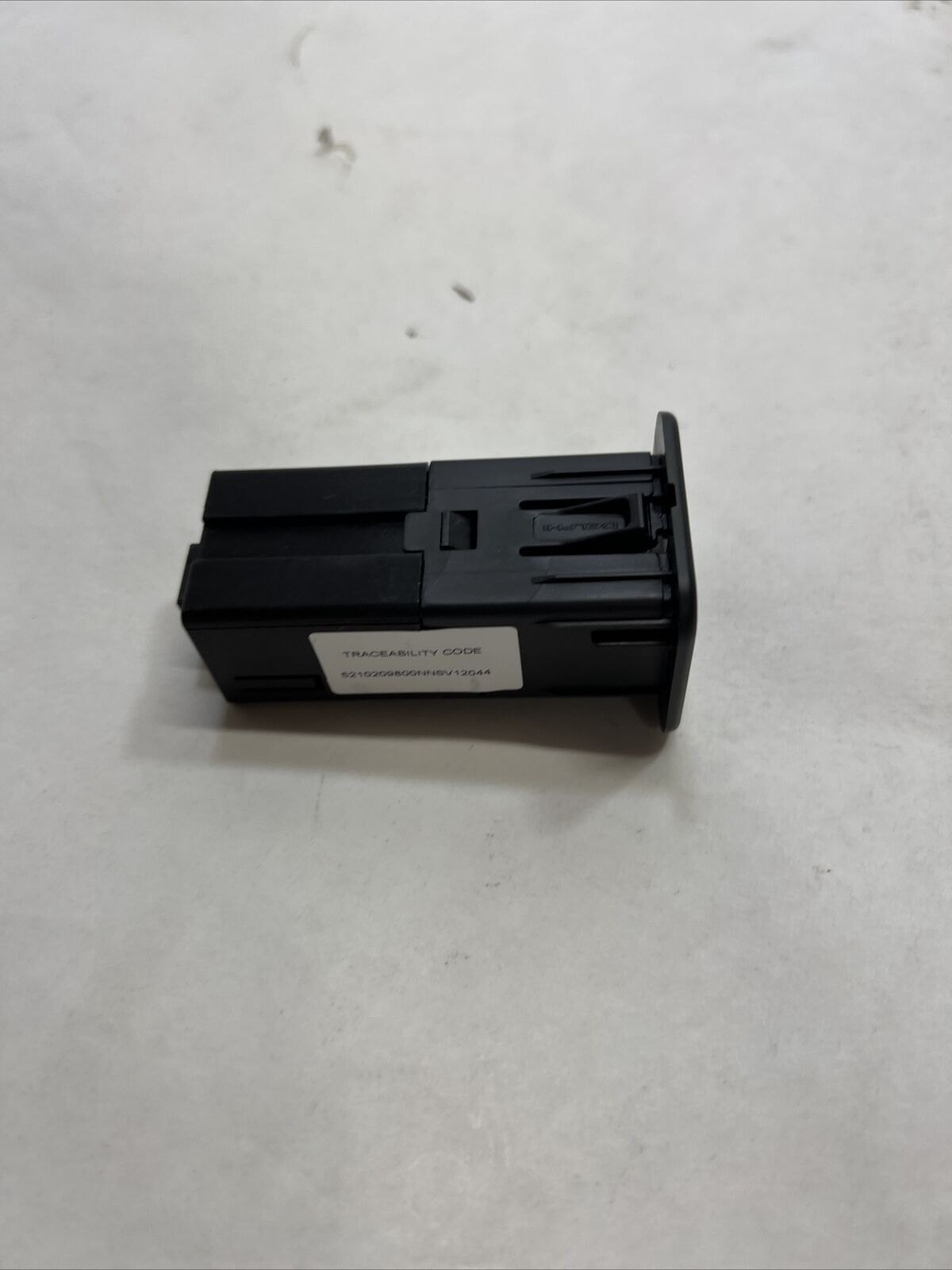 New OEM Genuine Mopar Jeep Renegade 2015-2016 USB Port 5XA90LXHAA